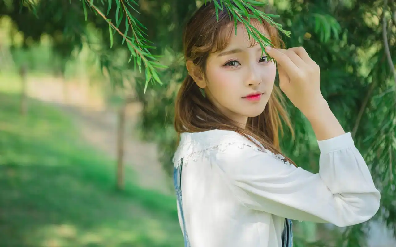 清纯萝莉美少女户外写真图片桌面壁纸高清大图预览1920×1200_美女