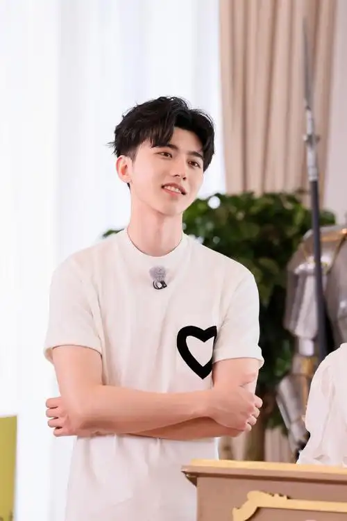 奔跑吧蔡徐坤秒撕李晨名牌##蔡徐坤聪明