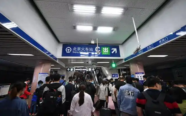 国庆首日北京铁路预计发送旅客120万人次,进站先扫健康码|北京市_新浪
