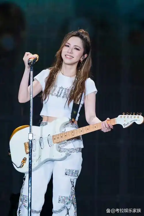 邓紫棋陷粉丝脱粉危机,曾凭《光年之外》《喜欢你》圈粉的她,因多方面