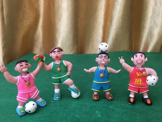 太空粘土上巧夺天空足球明星王丽