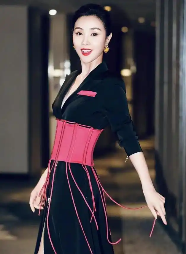 最干净女演员姜宏波,60岁仍乐活人生!