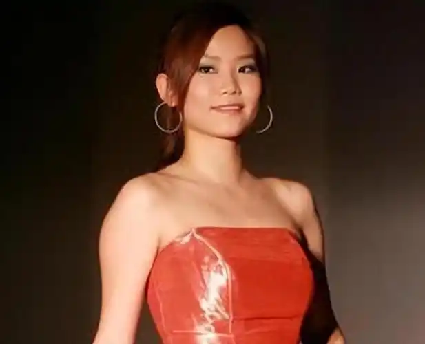 长女自尽次女抑郁三女叛逆风流成性的郑少秋报应来了