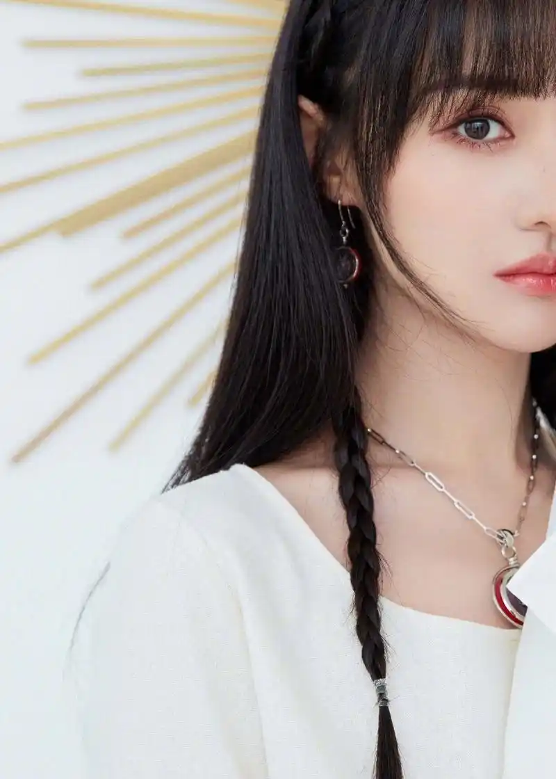 郑爽变身"太阳女神"!网友:爽妹子的颜值依旧令人惊艳!