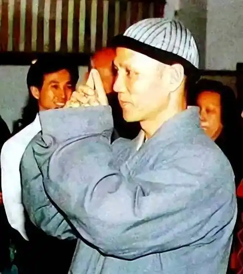 "霍元甲"黄元申:41岁当和尚,出家16年还俗,75岁隐居国外_武术_生活