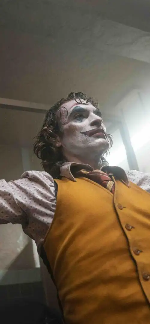 有没有关于小丑的竖屏壁纸