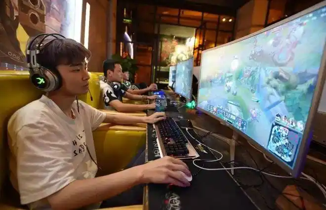 高三还熬夜玩游戏父母崩溃如何才能骂醒一个这样的学生