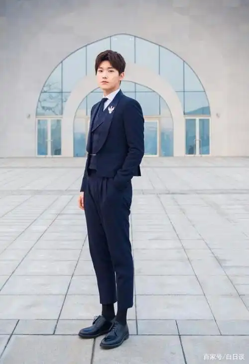 邢昭林的这些照片,和他在剧里反差太大了!