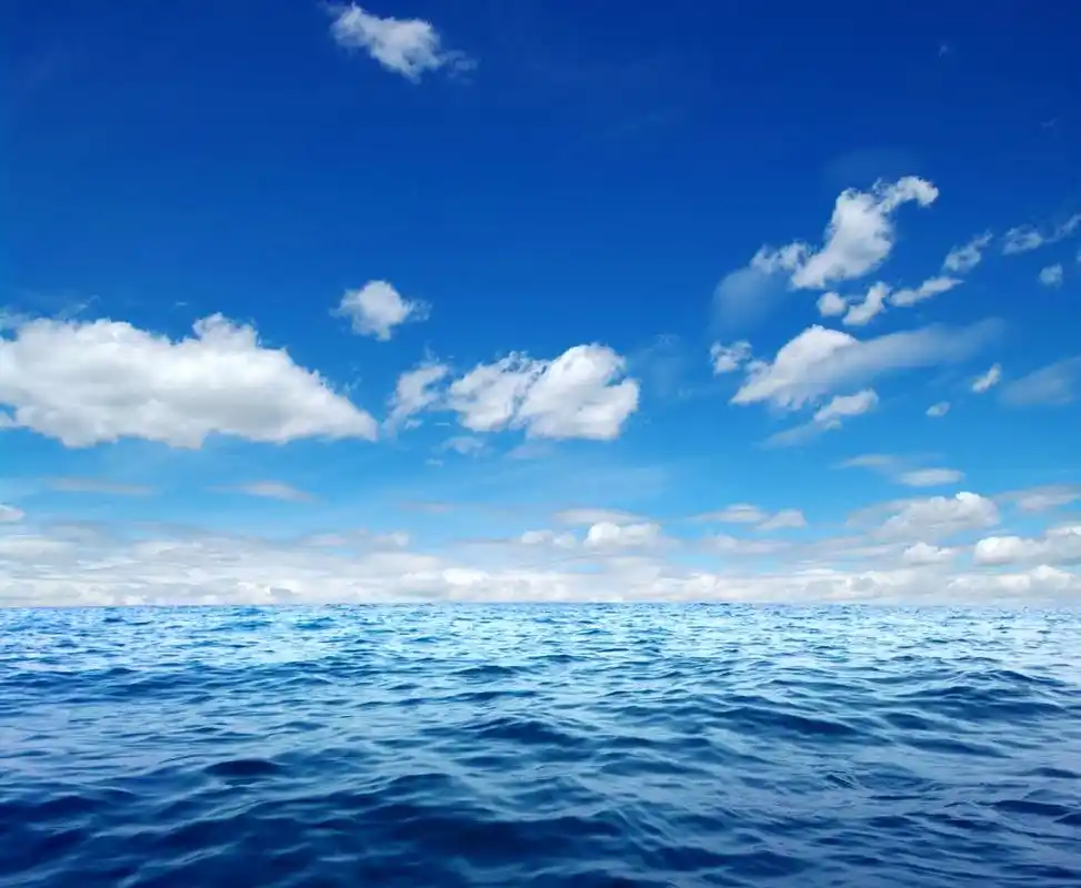 唯美蓝天白云大海高清图片