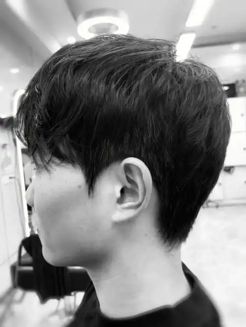 自然的男士鬓角让人很舒服#男士发型设计  #发型师日常