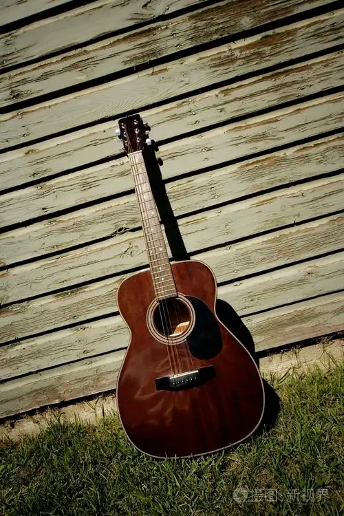 民谣吉他
