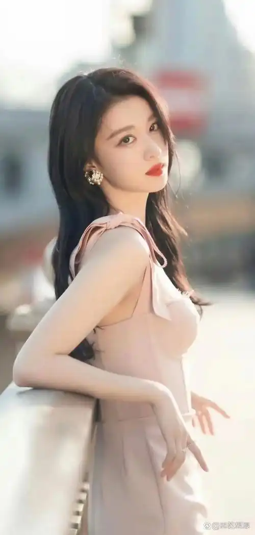 王楚然:颜值即正义的实力诠释者 王楚然的颜值,那可真是娱乐圈的一道