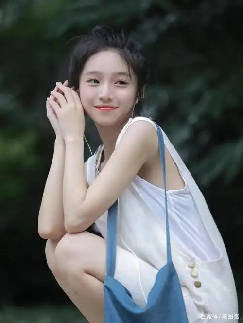 小姑娘真好看,水嫩年纪,清新脱俗,自然之美,可爱茹凉一枚