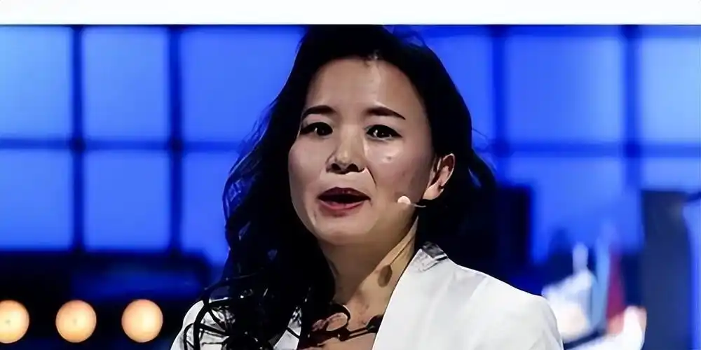 央视主持人,作为主持人界的天花板,是多少主持人梦寐以求的工作岗位.