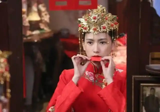 但小鉴却一点都没有怀疑过王秋紫美的"真实度",她,一直都很美!