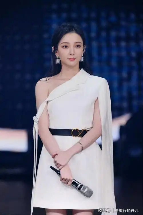 一直没能大红大紫的歌手汪小敏夏日穿搭每套都是教科书级别