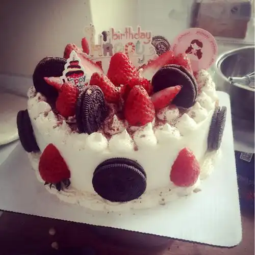 极品yo物ヤ做的奥利奥草莓生日蛋糕
