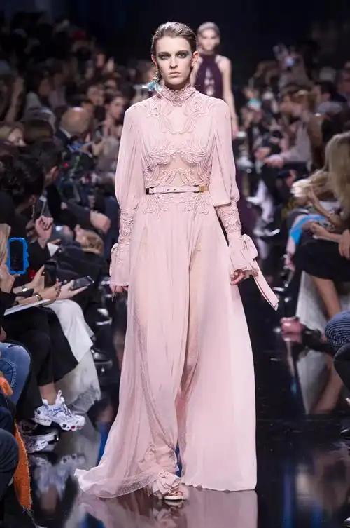 服装设计|满满的浪漫情调