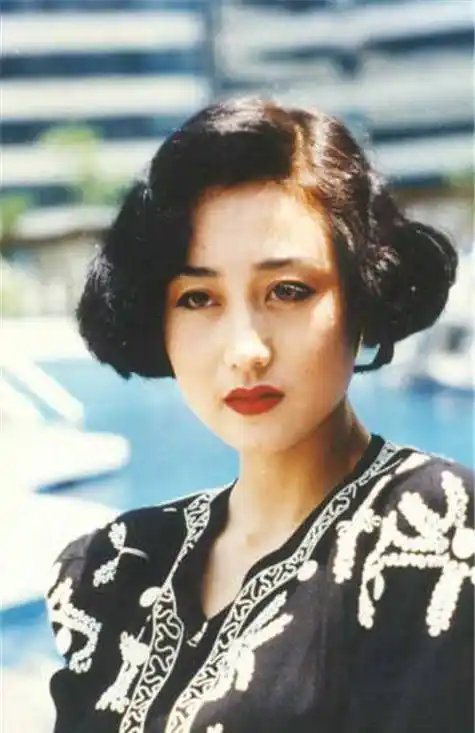 原创黄秋燕与李连杰分手后已再嫁曾经的一对如今再相见已是陌生人