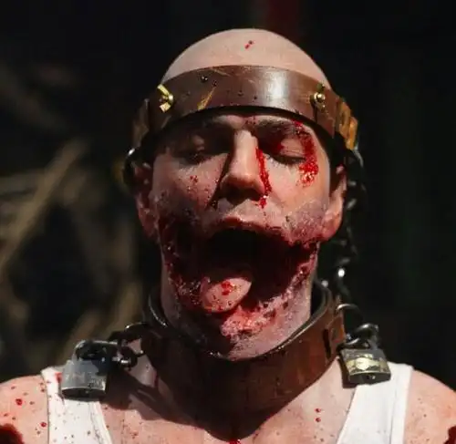 给我一个吓人的砍下人头的头像,要超级吓人的哦也要真实噢