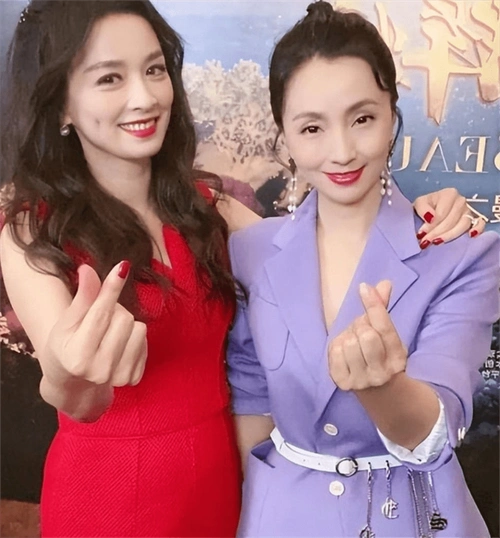 在年会上,不仅可以看到张庭和林瑞阳,还有众多明星,但想要合照,这就是