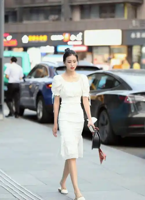 看她们的街拍穿搭,一个个像是西施下凡_连衣裙_黑色_t恤