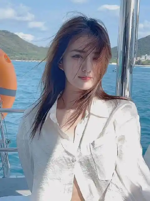 徐璐游艇氛围感随拍##徐璐海边初恋系vlog