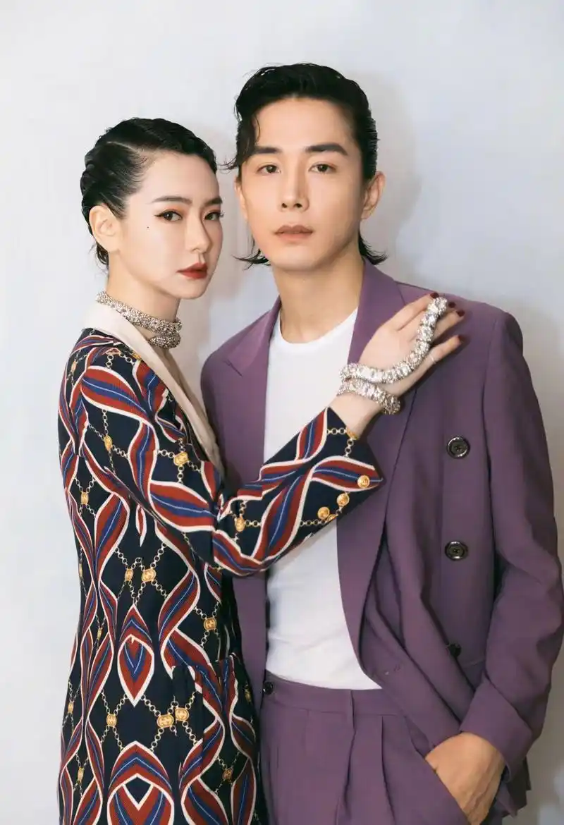 李承铉接受采访戚薇是他最好的朋友两人之间没有任何秘密