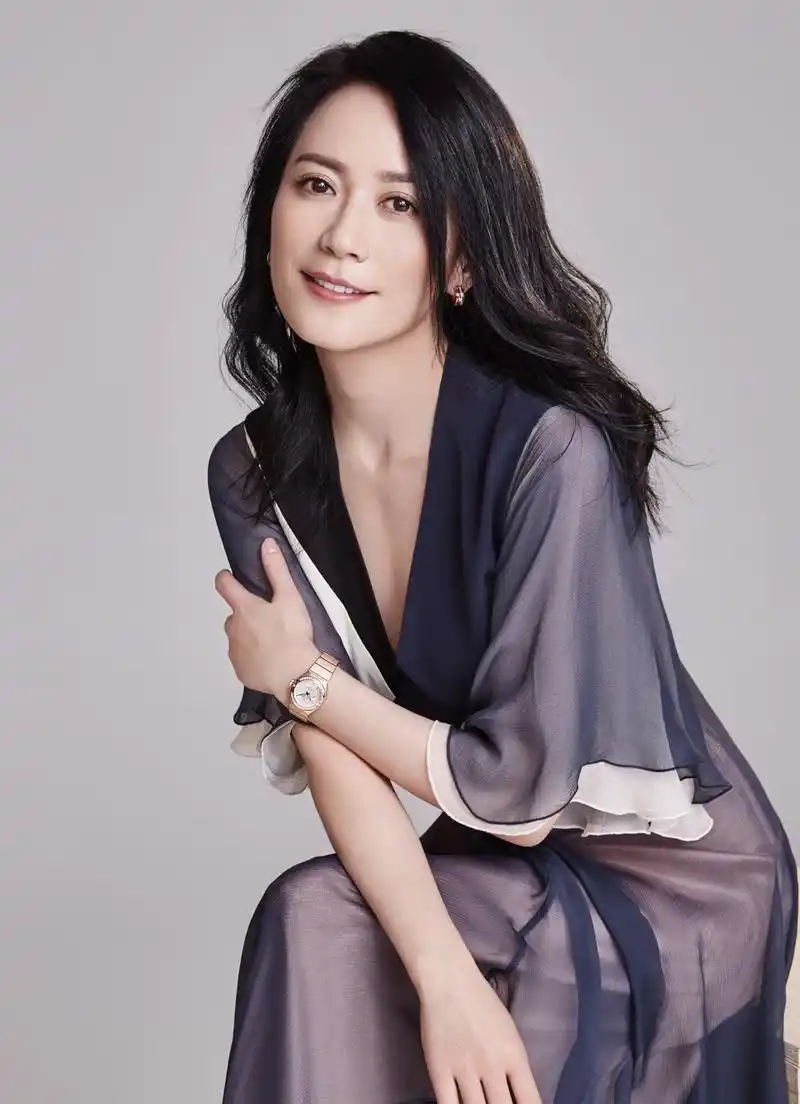 明明脸没变,却显得意外高级|俞飞鸿|发型|气质_新浪新闻