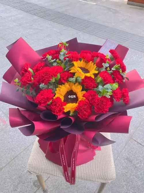 红色系康乃馨花束