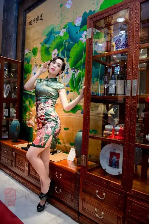 国寿红木配旗袍美女_人像_poco摄影