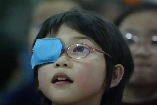 近视原因10条,5岁的孩子近视1000度,这到底是怎么一回事儿-近视恢复网