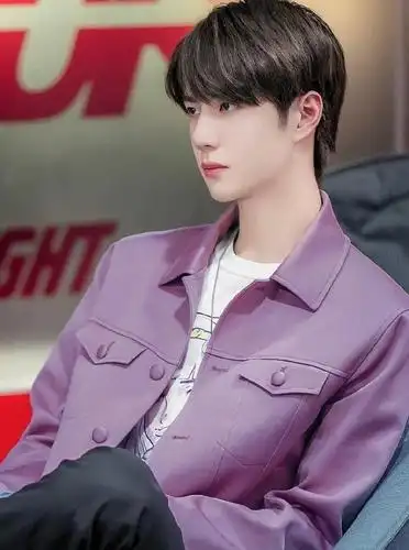 人狠话不多的王一博穿上高贵冷艳的紫色谁还敢接近他