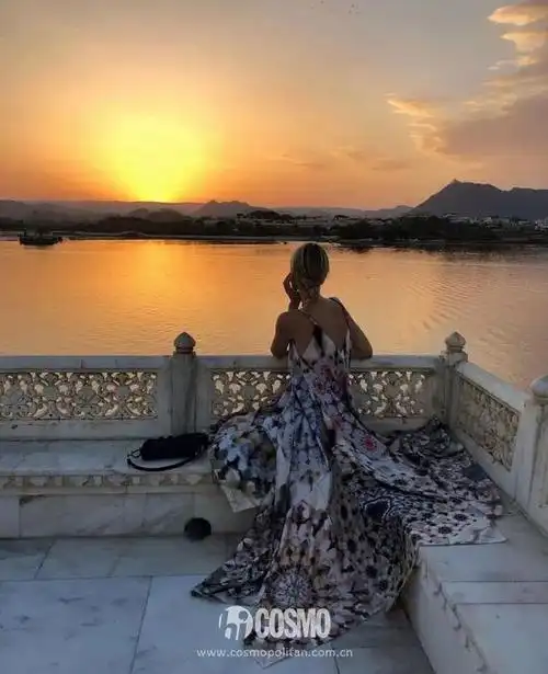 原来露背装这么惹火裸背诱惑还是宋茜比较厉害有种独特女人味