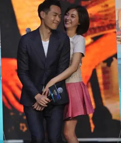 陈意涵回应搂修杰楷亲密举动然而微博里的这些照片才叫亲密