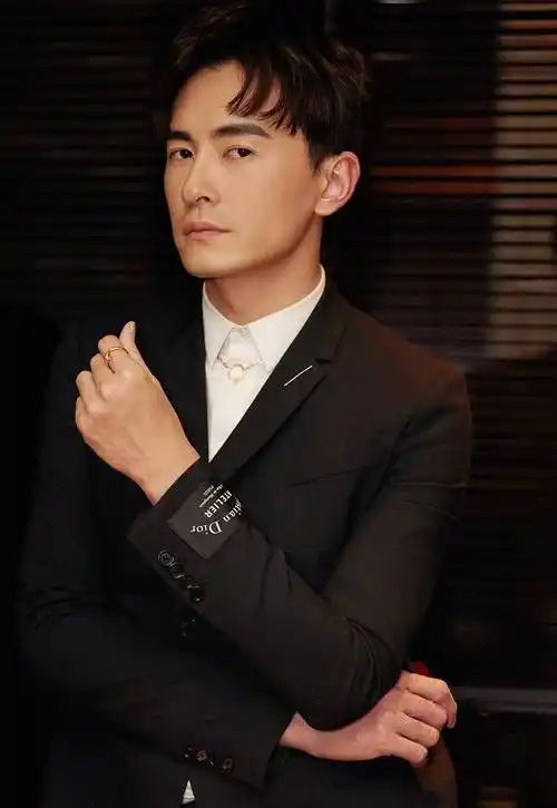 郑元畅与综艺学员当众演床戏?