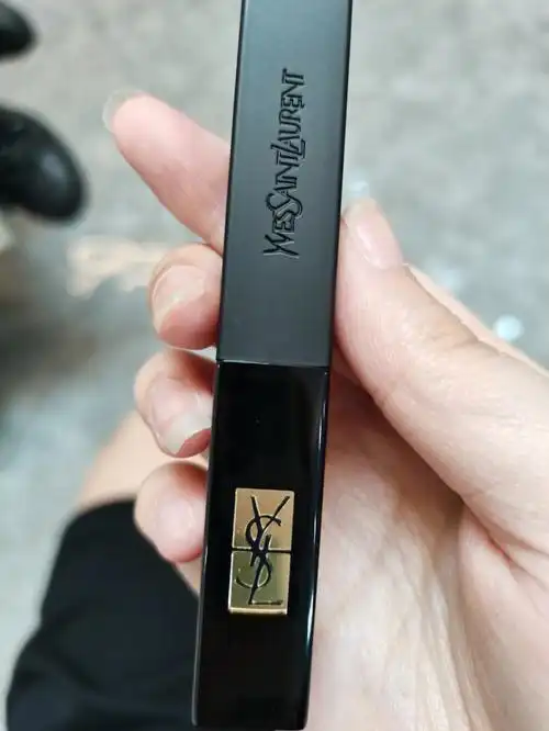 姐妹们帮忙看一下ysl小黑条302真假