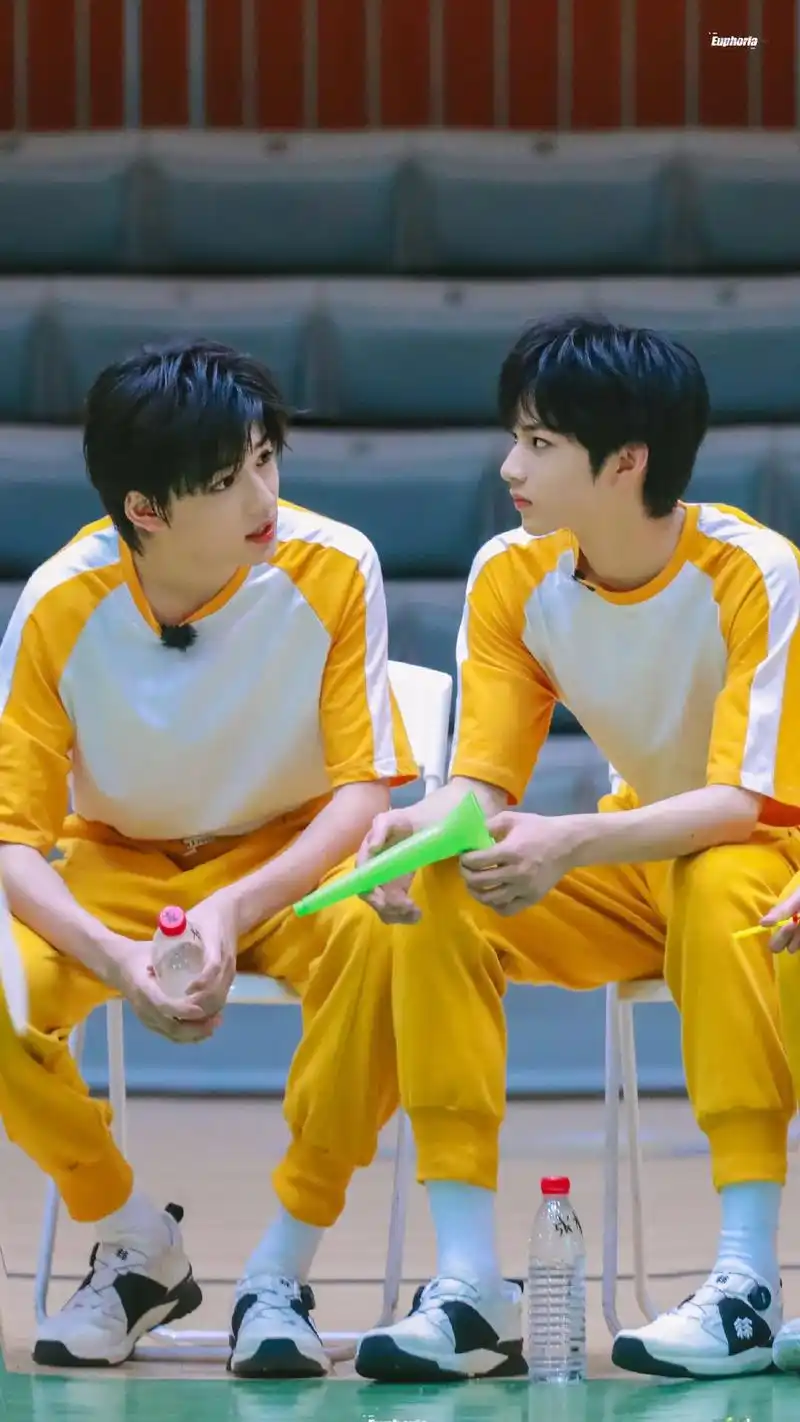 文轩#刘耀文宋亚轩 运动会真的是神图战场!每一张都很配!绝 - 抖音