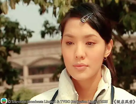 除了唱歌,外型不错的官恩娜还参演了不少电视剧,2005年开始涉足影视圈