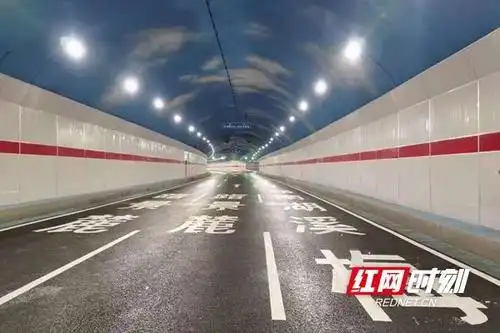 6月30日下午,麓景路南延线和含浦大道南北段全线试通车.