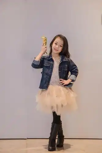 小歌手邹诺一一个无与伦比的小姑娘