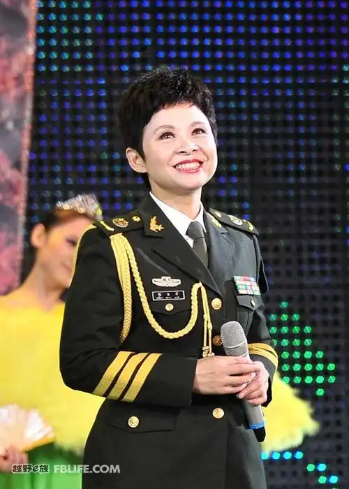 文工团女兵表演 - 品图论图 越野影协大本营 越野e族论坛 越野/suv/旅