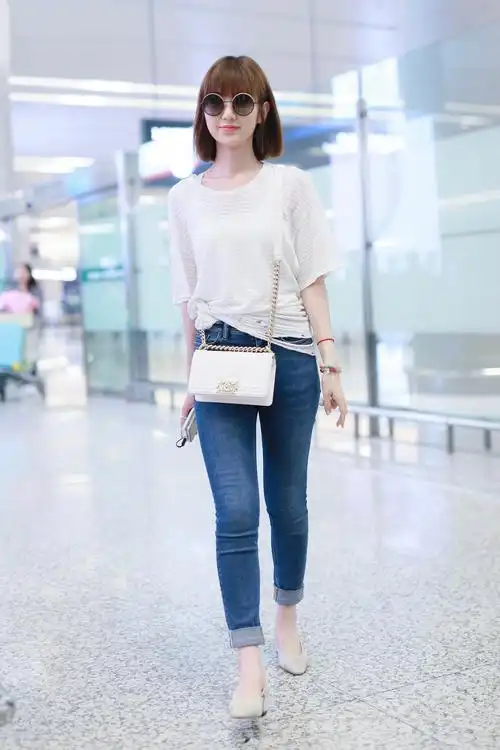 毛晓彤对自己真狠,胖10斤还敢穿进这么紧裤子,看着都要撑坏了_牛仔裤