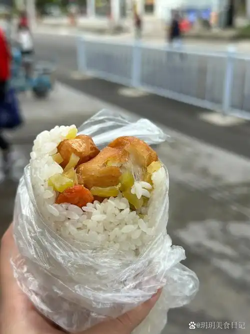 白色糯米饭团逐渐消失,你喜欢吃哪种饭团?