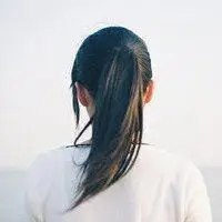 清新侧脸马尾头像女生_微信头像图片大全