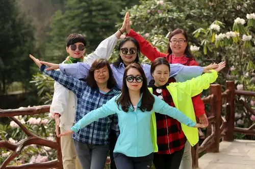 来个人体"五角星"