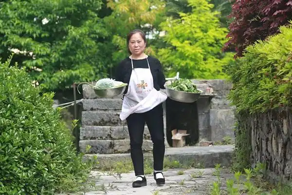 派出所"厨娘":干了25年经历10任所长,磨平三把菜刀