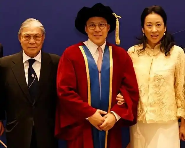 霍启刚获院士荣衔朱玲玲霍震霆离婚19年罕见同框表情耐人寻味