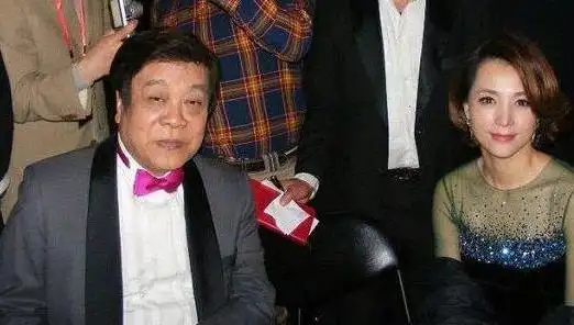 赵忠祥与董卿之间关系,董卿是领导吗