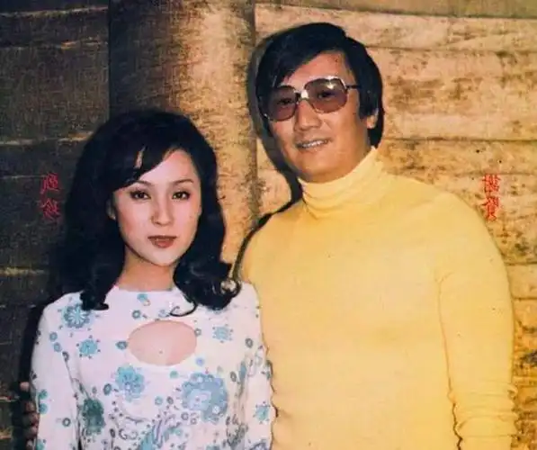 1985年,34岁的狄波拉敲开赌王何鸿燊的房门,撕碎了谢贤的体面?